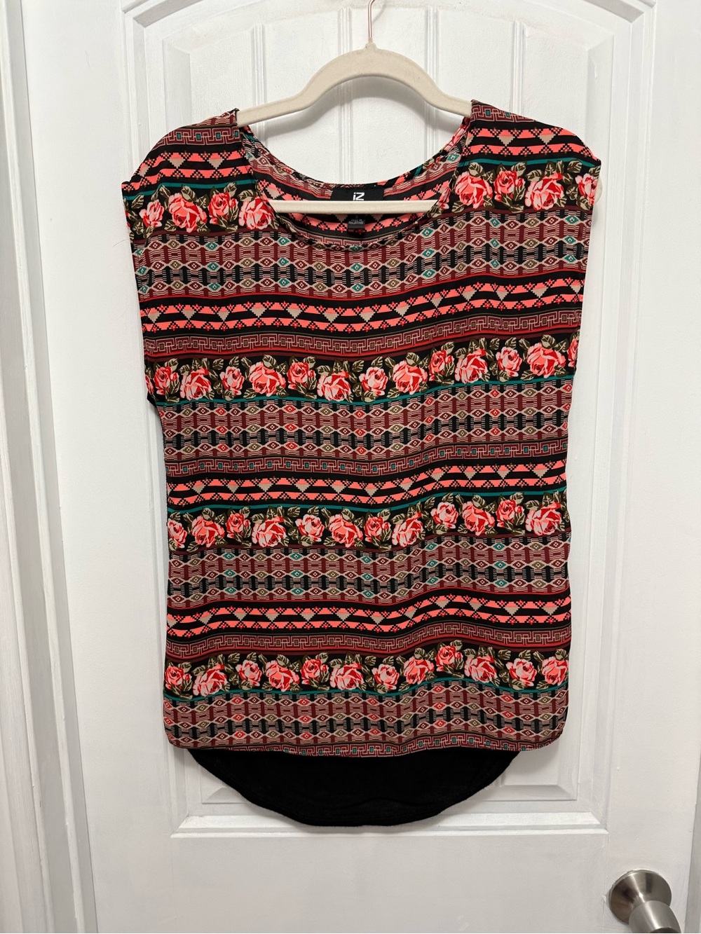 IZ Byer Womens  women’s Juniors Blouse Top Size Small Black Floral (56-10)